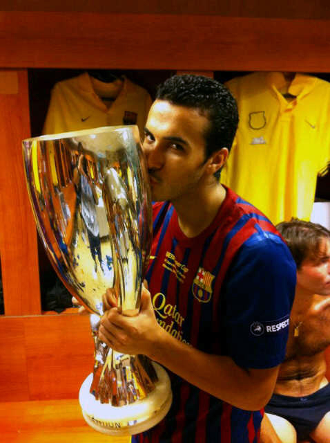Pedro besa su segunda Supercopa de Europa (26-08-11)