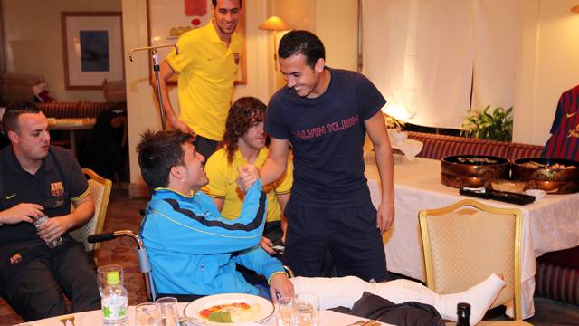 Pedro con Villa en el hotel de concentración de Tokio (15-12-11)