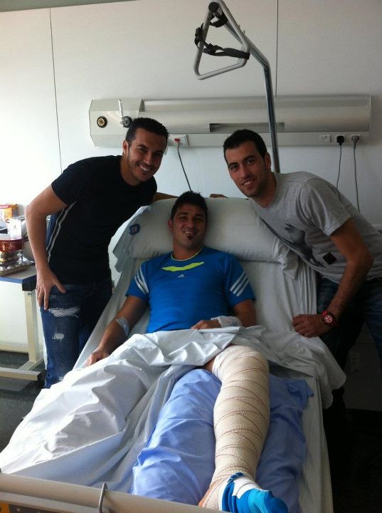 Pedro y Busquets visitan a Villa en el hospital