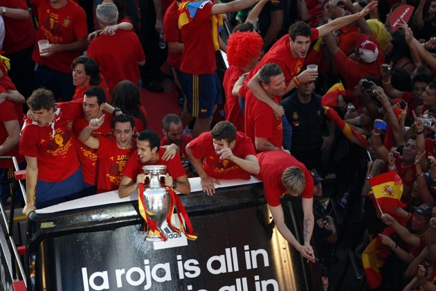 La Roja se funde con la afición en Madrid para celebrar la Eurocopa (02-06-12)