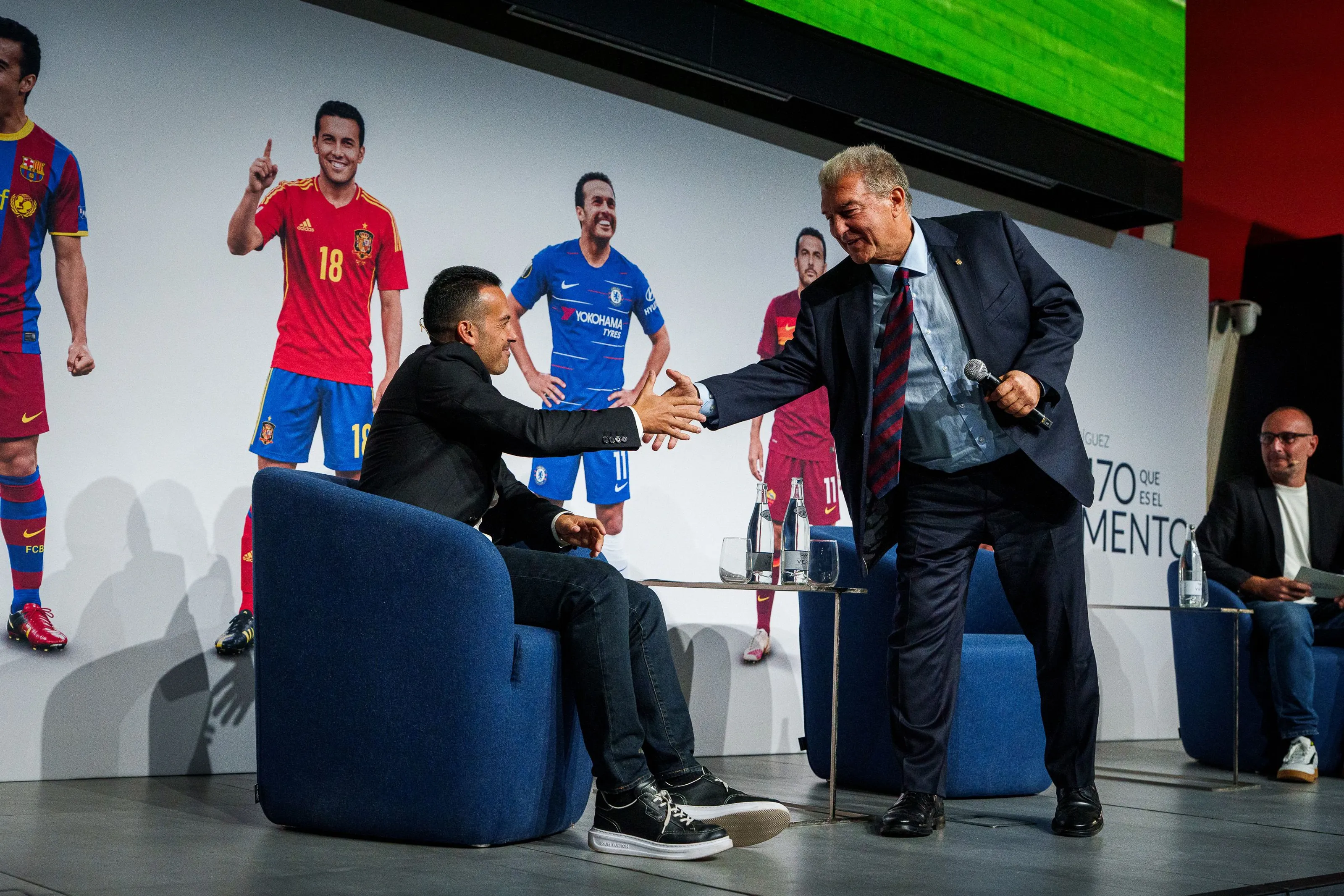 Pedro dice adiós al fútbol en el Camp Nou