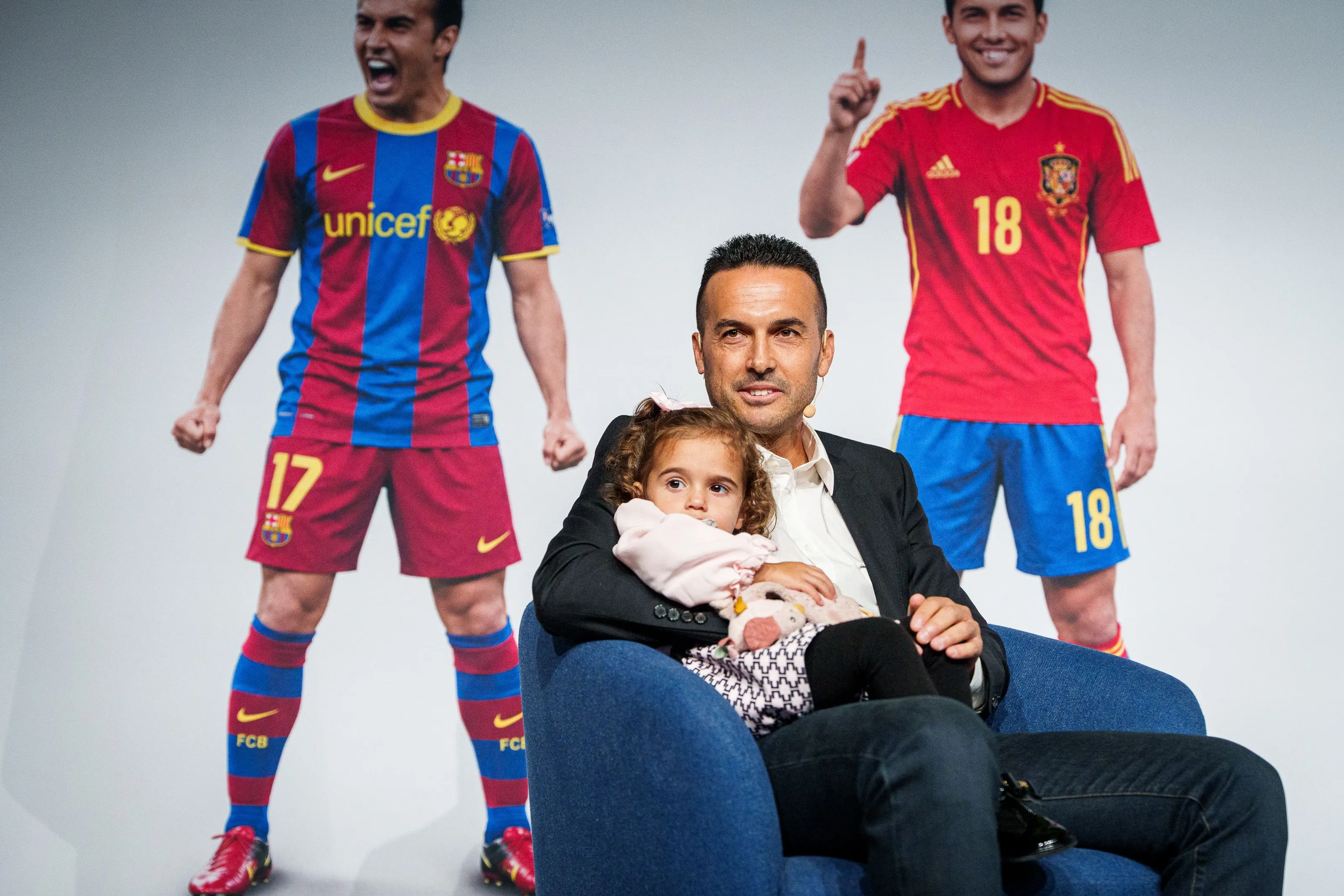 Pedro dice adiós al fútbol en el Camp Nou