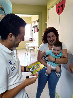 Pedro visita un hospital con la Fundaci&oacute;n
