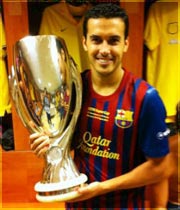 Pedro con la Supercopa de Europa